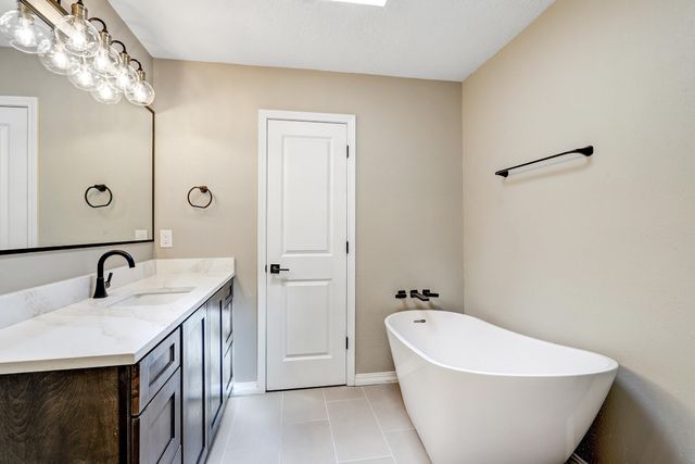 725 Tramway Vista Court NE 14, Albuquerque, NM 87122