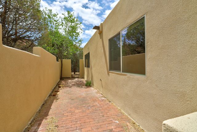 725 Tramway Vista Court NE 14, Albuquerque, NM 87122