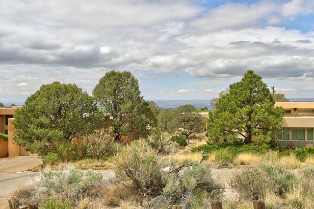 725 Tramway Vista Court NE 14, Albuquerque, NM 87122