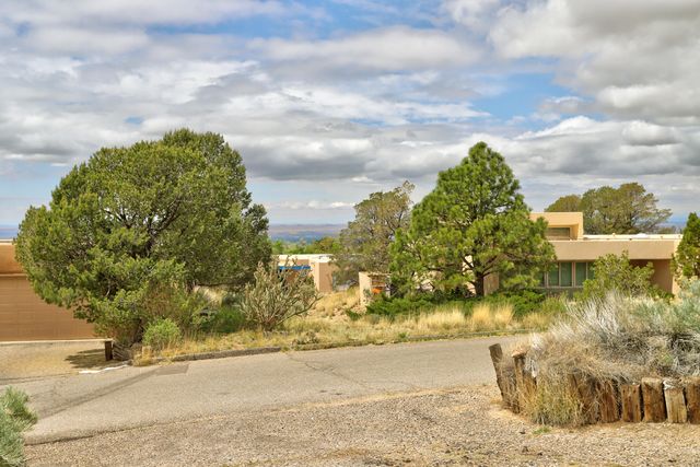725 Tramway Vista Court NE 14, Albuquerque, NM 87122