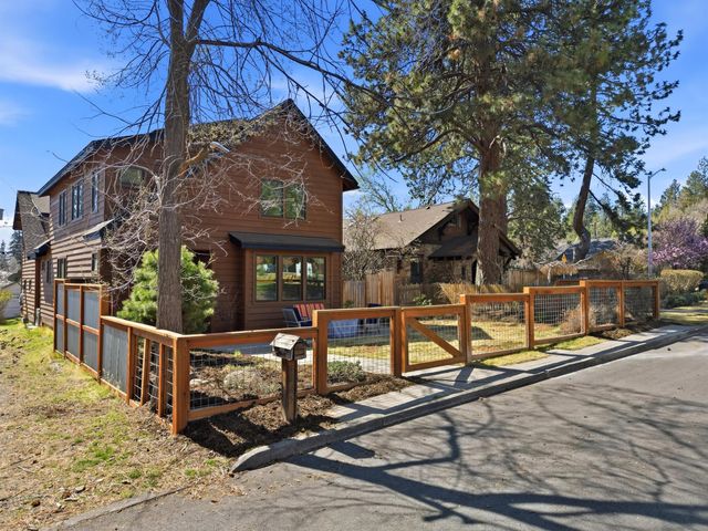 1365 NW Jacksonville Avenue, Bend, OR 97703