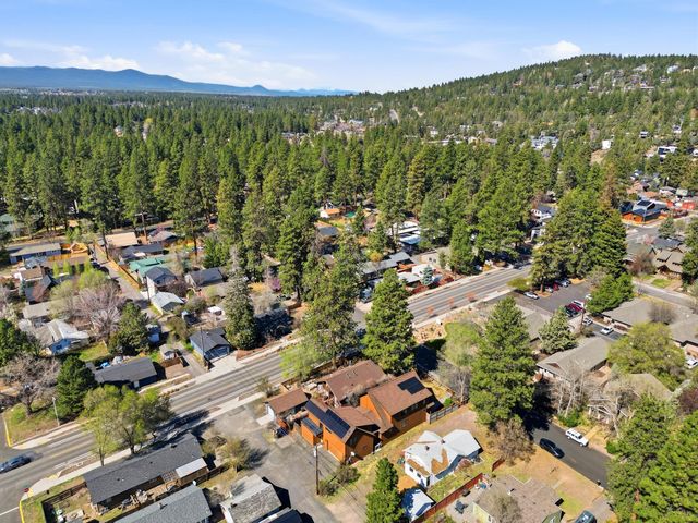 1365 NW Jacksonville Avenue, Bend, OR 97703