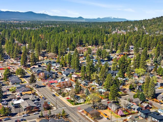 1365 NW Jacksonville Avenue, Bend, OR 97703
