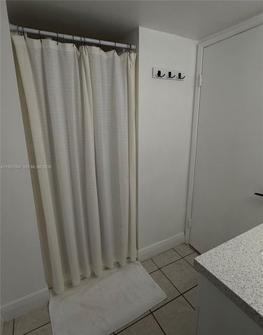 9437 Fontainebleau Blvd 110-16, Miami, FL 33172
