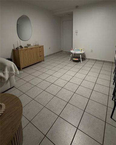 9437 Fontainebleau Blvd 110-16, Miami, FL 33172