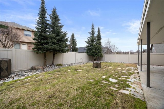 2306 W Rainier Ct, Spokane, WA 99208