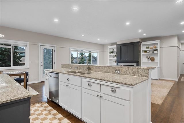 2306 W Rainier Ct, Spokane, WA 99208