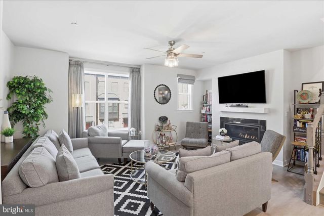 2861 HOKIE LN, Alexandria, VA 22306