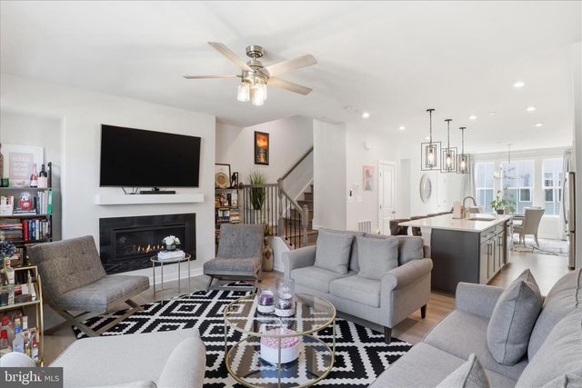 2861 HOKIE LN, Alexandria, VA 22306