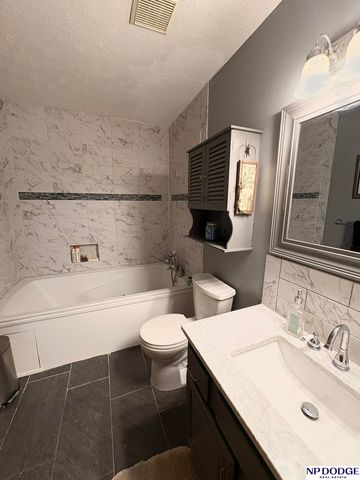 2140 SW 16Th Street, Lincoln, NE 68522