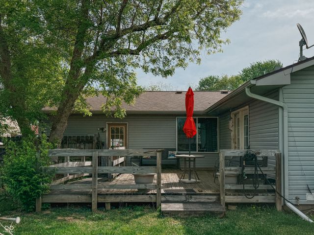 9832 5th Street, Taylorsville, IN 47280