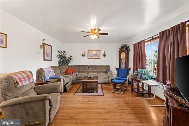 12530 SEAVOLT RD, Hancock, MD 21750