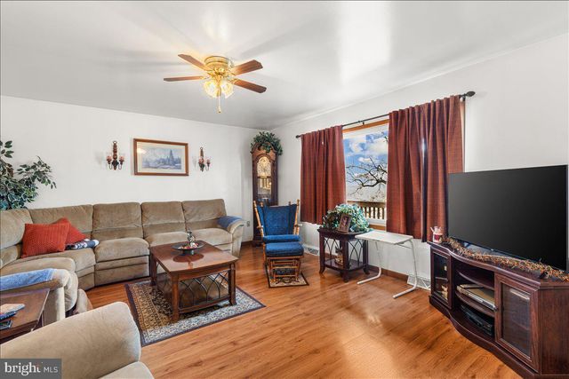 12530 SEAVOLT RD, Hancock, MD 21750