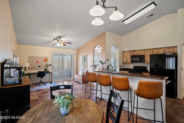 7620 W Running Bear Drive, Tucson, AZ 85743