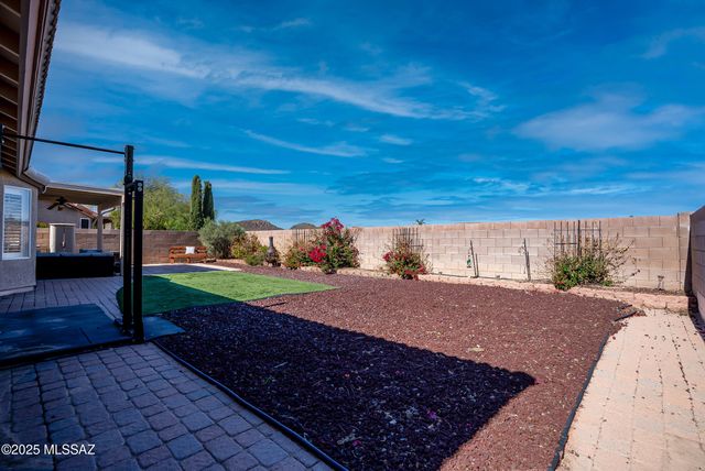 7620 W Running Bear Drive, Tucson, AZ 85743