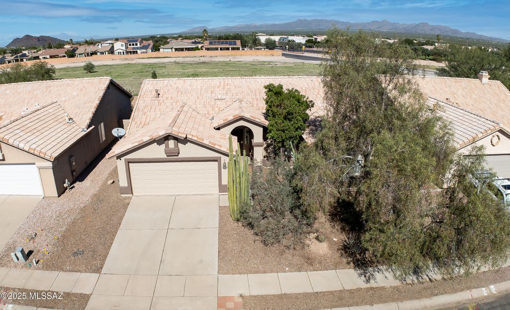 7620 W Running Bear Drive, Tucson, AZ 85743