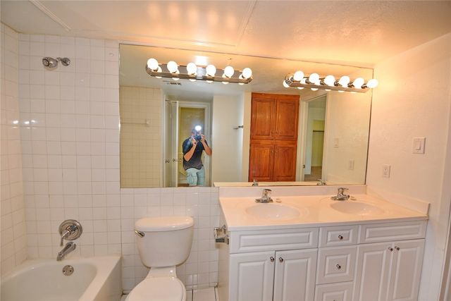 4033 Gilbert Avenue 205, Dallas, TX 75219
