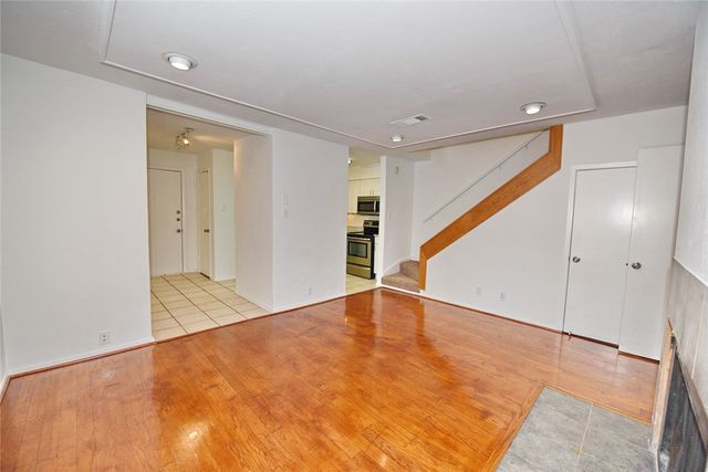 4033 Gilbert Avenue 205, Dallas, TX 75219