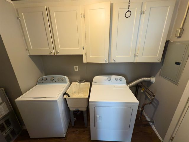 18761 Kingsville Street, Harper Woods, MI 48225