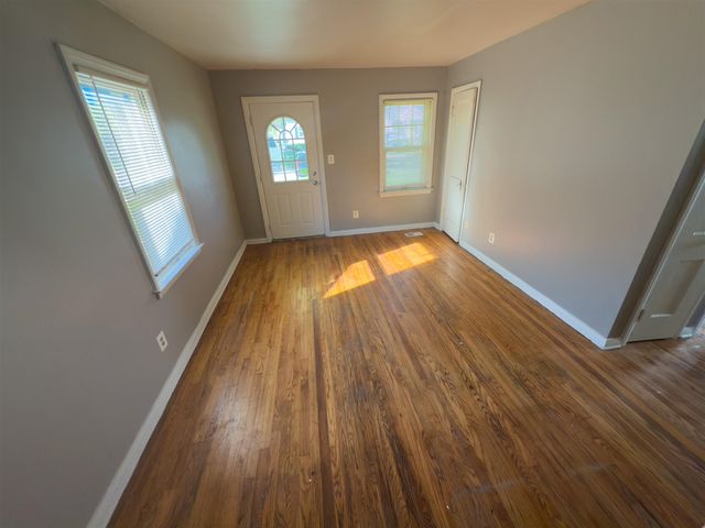 18761 Kingsville Street, Harper Woods, MI 48225