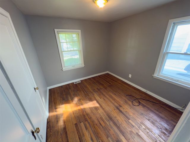 18761 Kingsville Street, Harper Woods, MI 48225