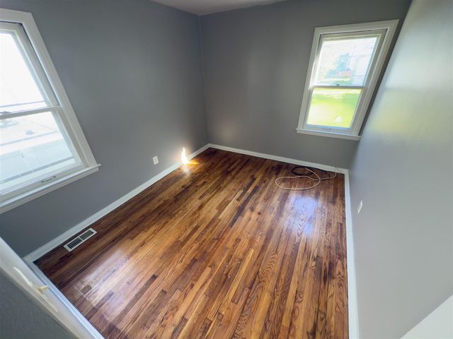18761 Kingsville Street, Harper Woods, MI 48225