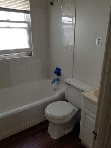 18761 Kingsville Street, Harper Woods, MI 48225