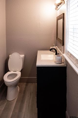 514 N College St, Lindale, TX 75771