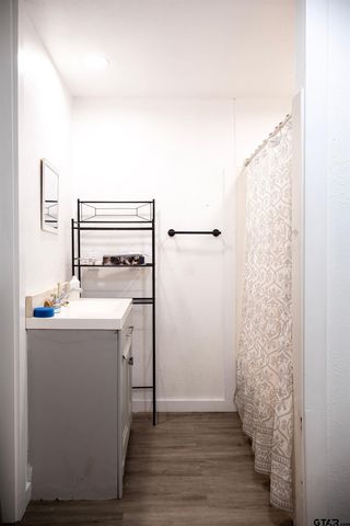 514 N College St, Lindale, TX 75771