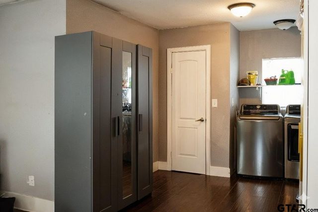 514 N College St, Lindale, TX 75771