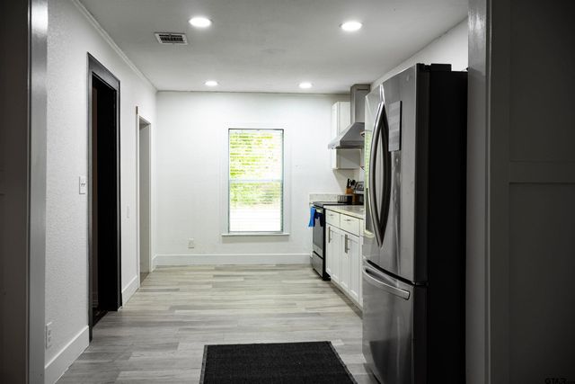 514 N College St, Lindale, TX 75771