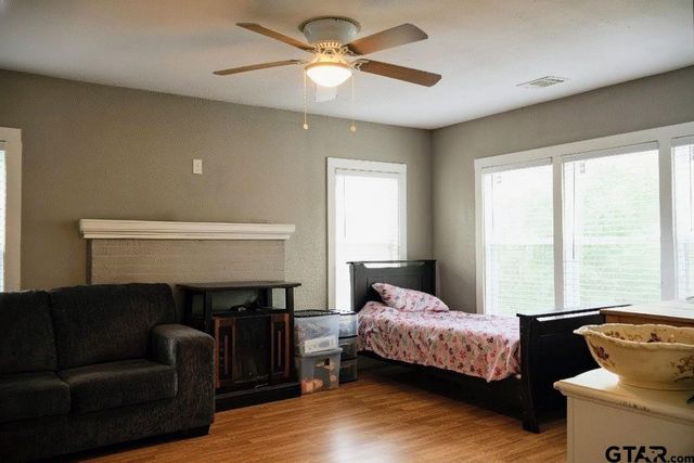 514 N College St, Lindale, TX 75771