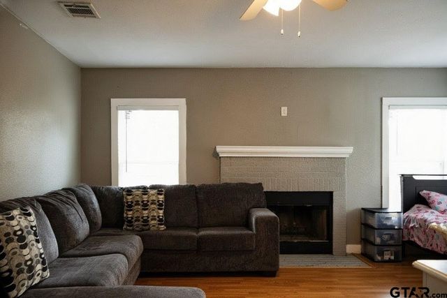 514 N College St, Lindale, TX 75771