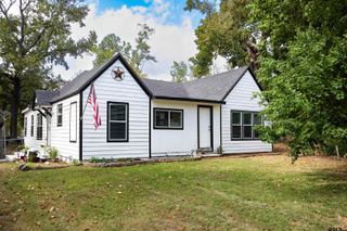 514 N College St, Lindale, TX 75771