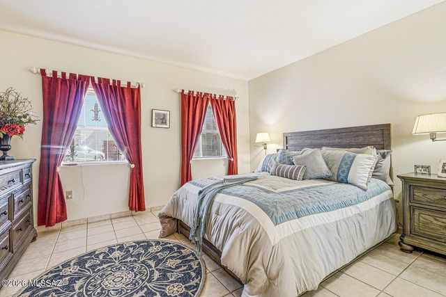 569 W Ocotillo Place, Green Valley, AZ 85614