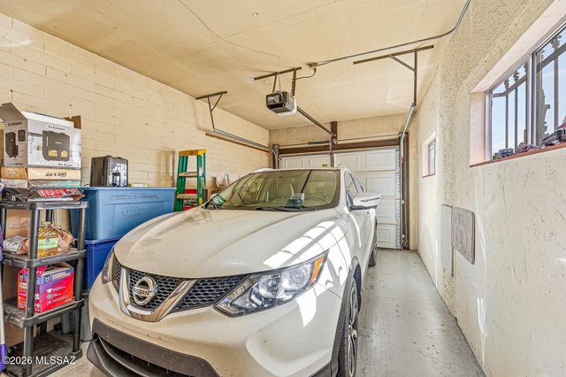 569 W Ocotillo Place, Green Valley, AZ 85614