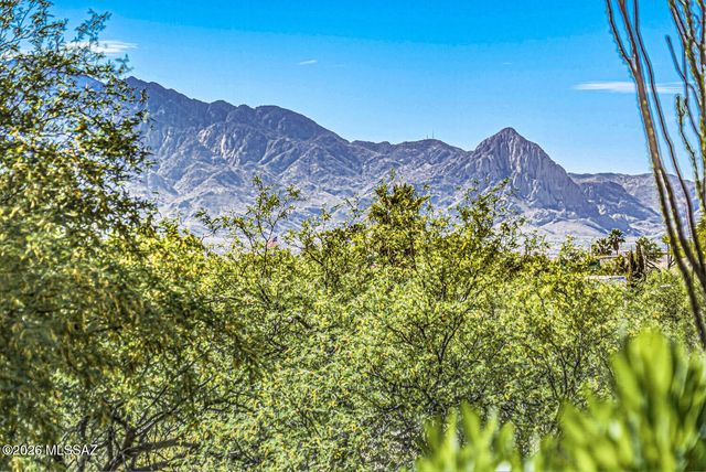 569 W Ocotillo Place, Green Valley, AZ 85614