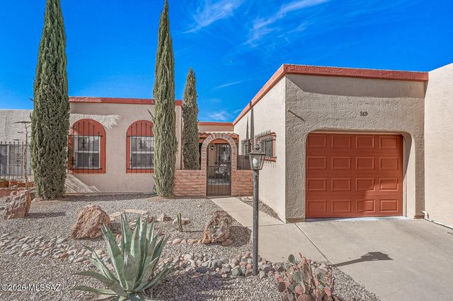 569 W Ocotillo Place, Green Valley, AZ 85614