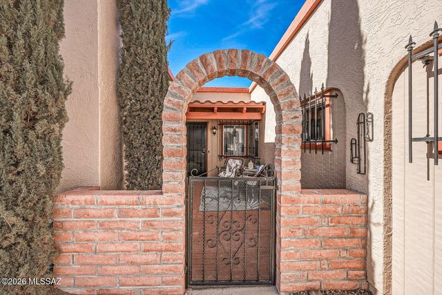 569 W Ocotillo Place, Green Valley, AZ 85614