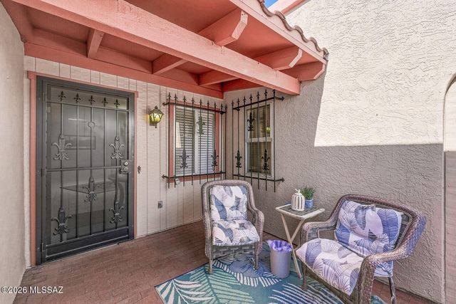569 W Ocotillo Place, Green Valley, AZ 85614