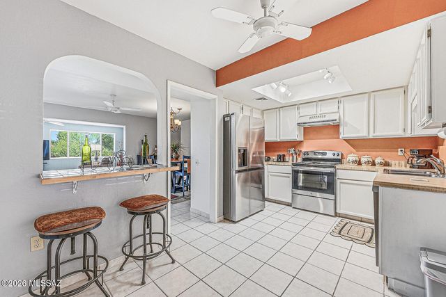 569 W Ocotillo Place, Green Valley, AZ 85614