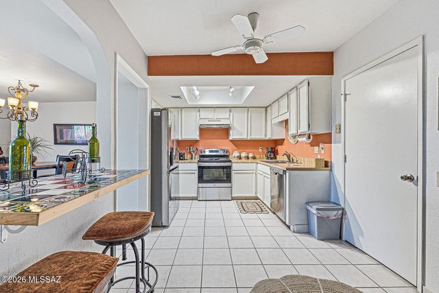 569 W Ocotillo Place, Green Valley, AZ 85614
