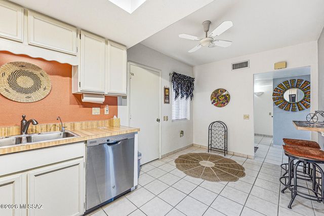 569 W Ocotillo Place, Green Valley, AZ 85614