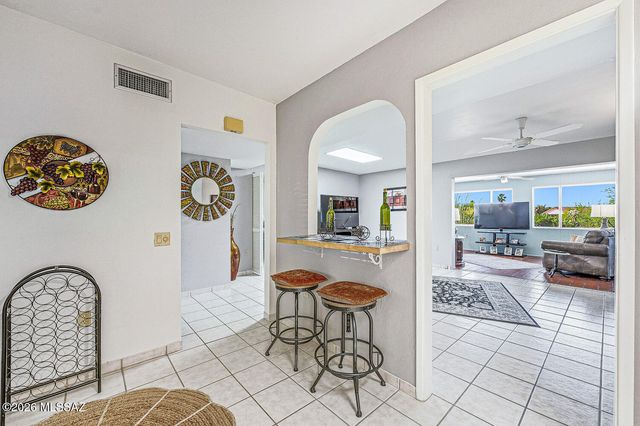 569 W Ocotillo Place, Green Valley, AZ 85614