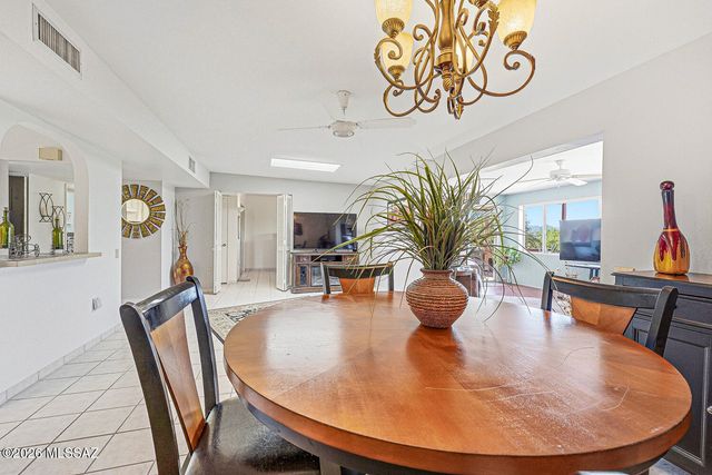 569 W Ocotillo Place, Green Valley, AZ 85614