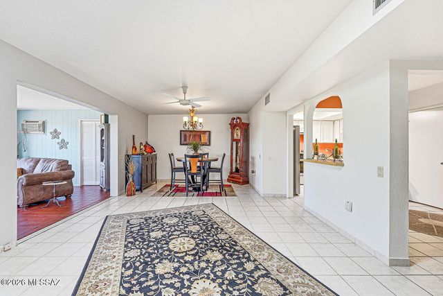 569 W Ocotillo Place, Green Valley, AZ 85614