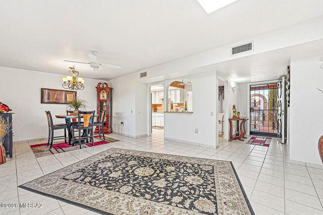 569 W Ocotillo Place, Green Valley, AZ 85614