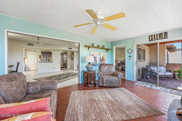 569 W Ocotillo Place, Green Valley, AZ 85614