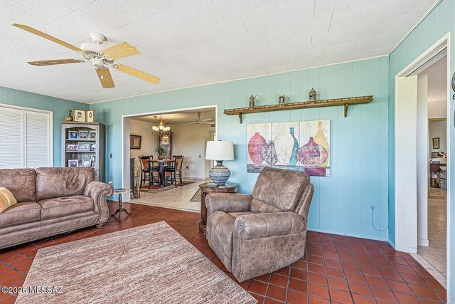 569 W Ocotillo Place, Green Valley, AZ 85614