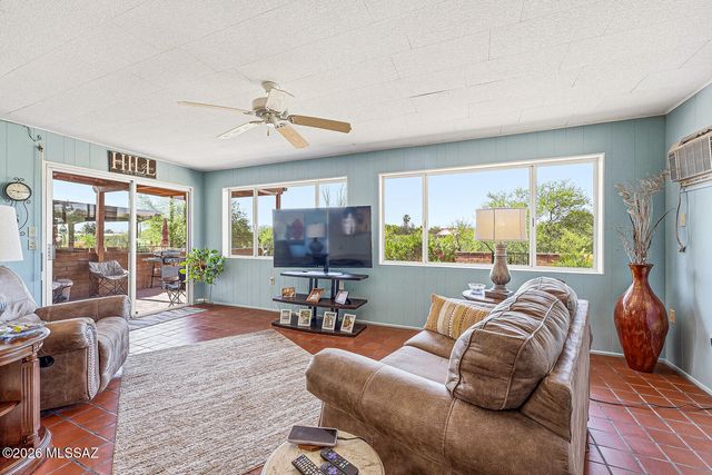 569 W Ocotillo Place, Green Valley, AZ 85614